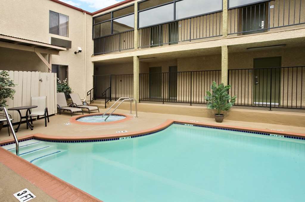 Howard Johnson By Wyndham Reseda Hotel & Suites Los Angeles Facilities photo